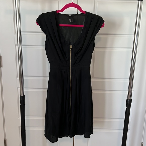 Black H&M dress with gold zipper detail. Size 4 - Picture 1 of 6